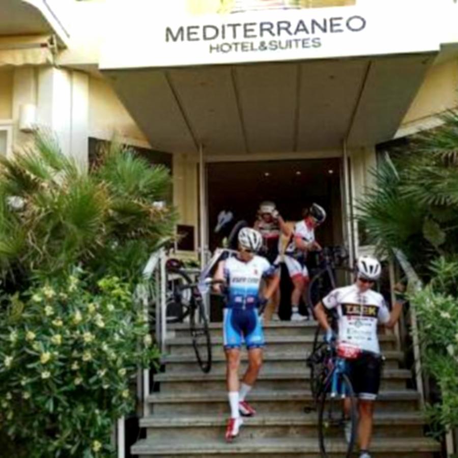 Mediterraneo Hotel & Suites Cattolica Exterior foto